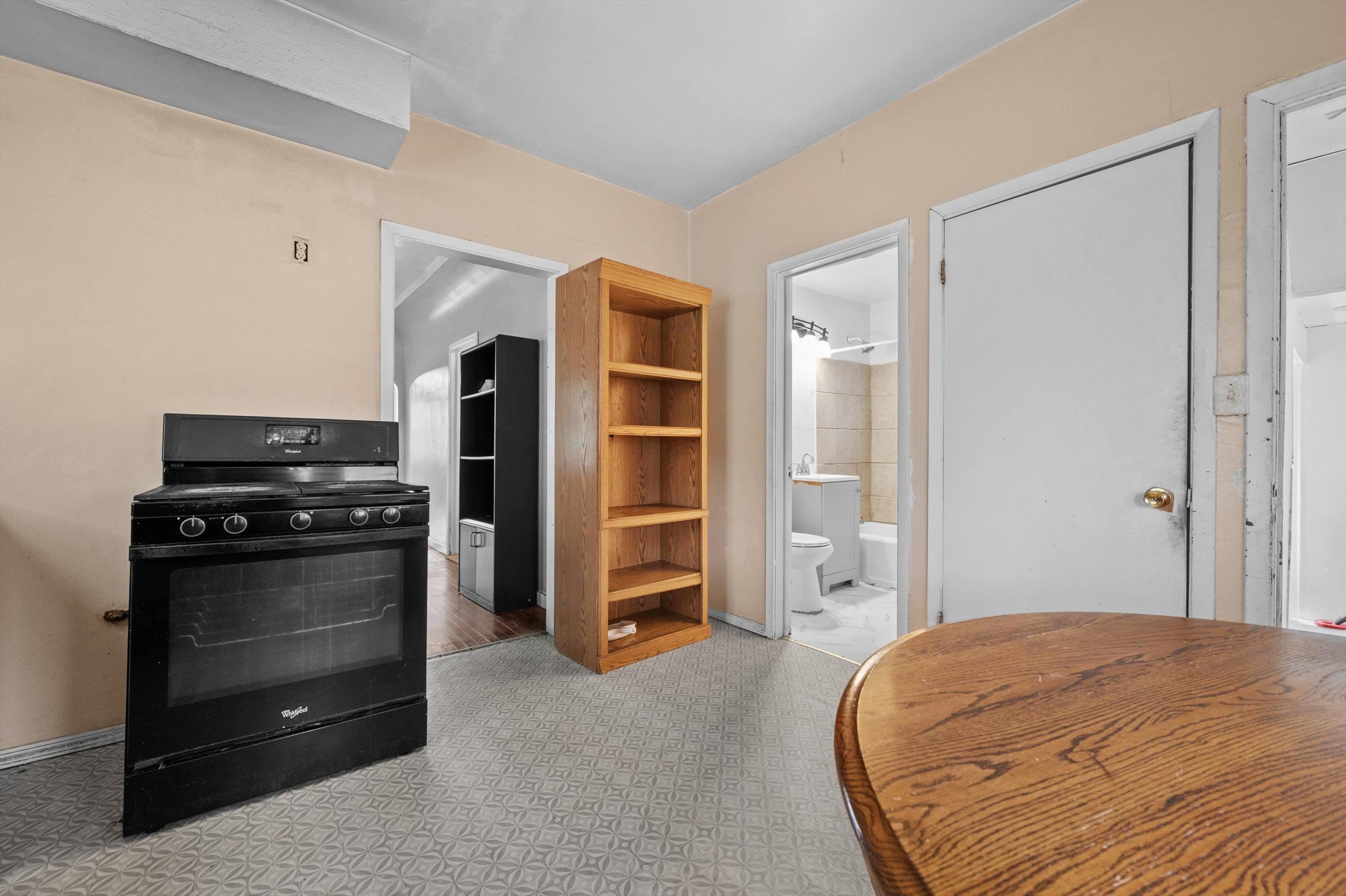 1016 South 35th Street Milwaukee, WI 53215 - Photo 10 of 21