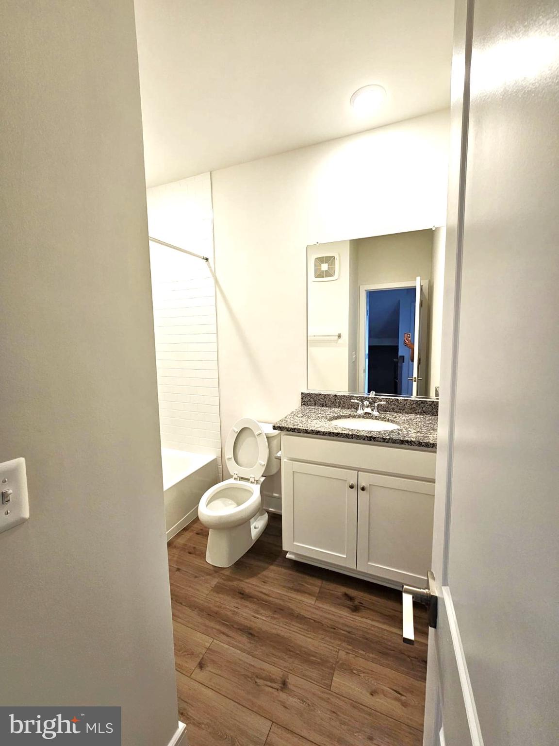 43400 Farringdon Square Broadlands, VA 20148 - Photo 16 of 23 Hallway Bath with Soaking Tub
