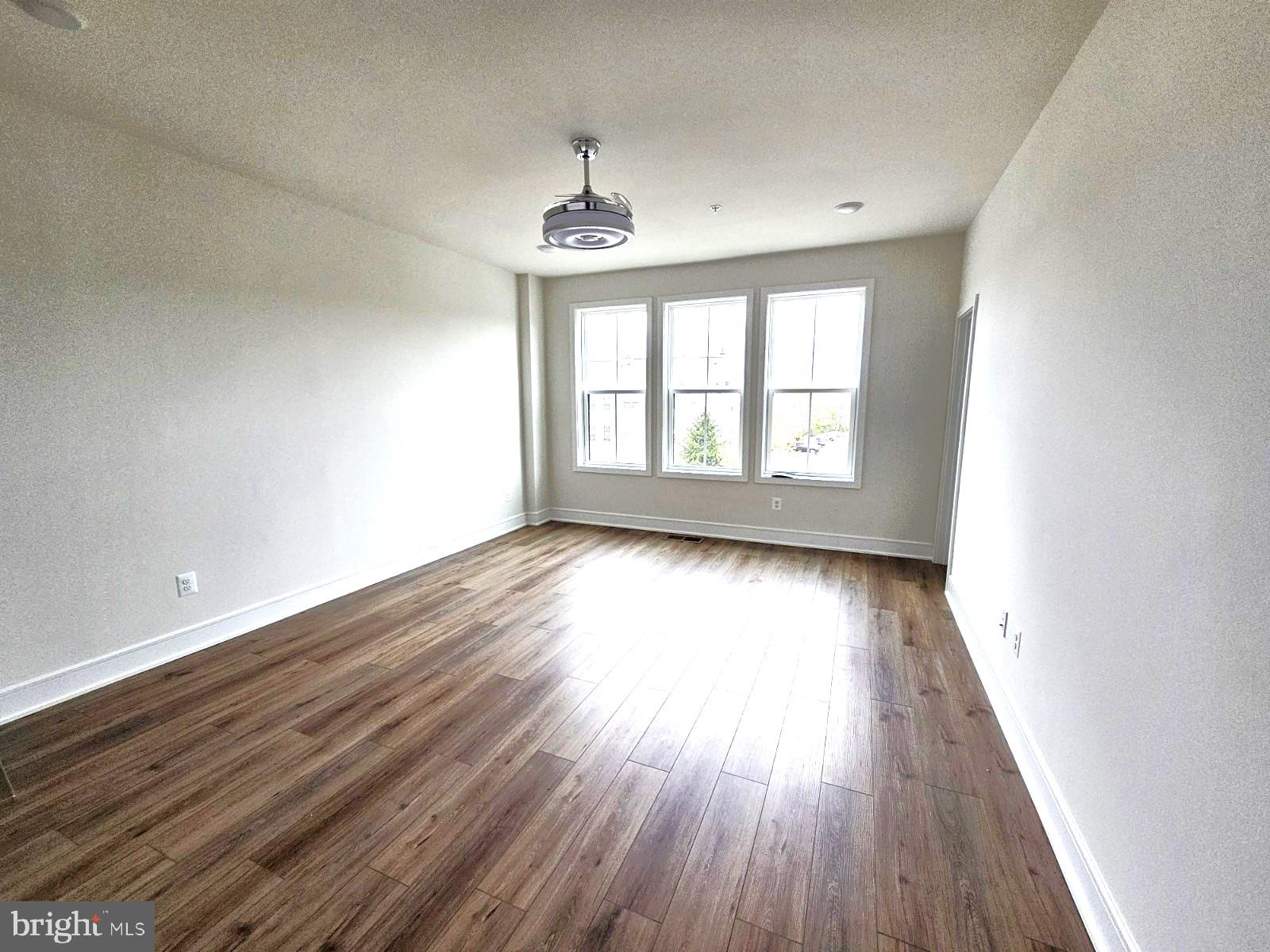 43400 Farringdon Square Broadlands, VA 20148 - Photo 6 of 23 Master Bed