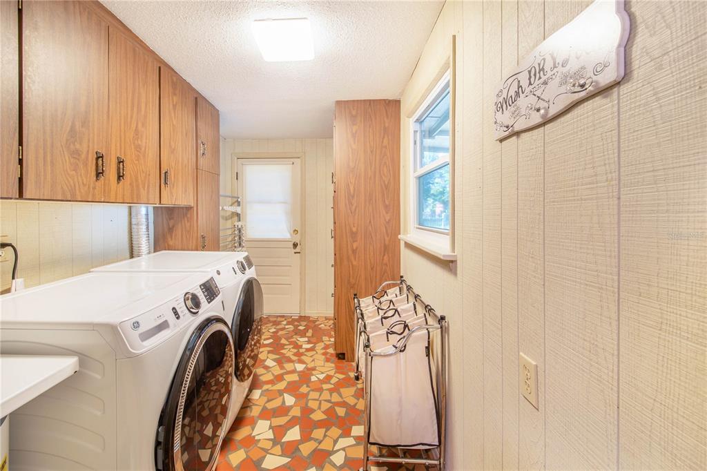 308 Granada Road Auburndale, FL 33823 - Photo 20 of 37 a utility room with dryer and washer