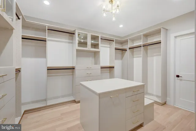 $3,398,700 | 6514 Byrnes Drive, McLean, VA 22101