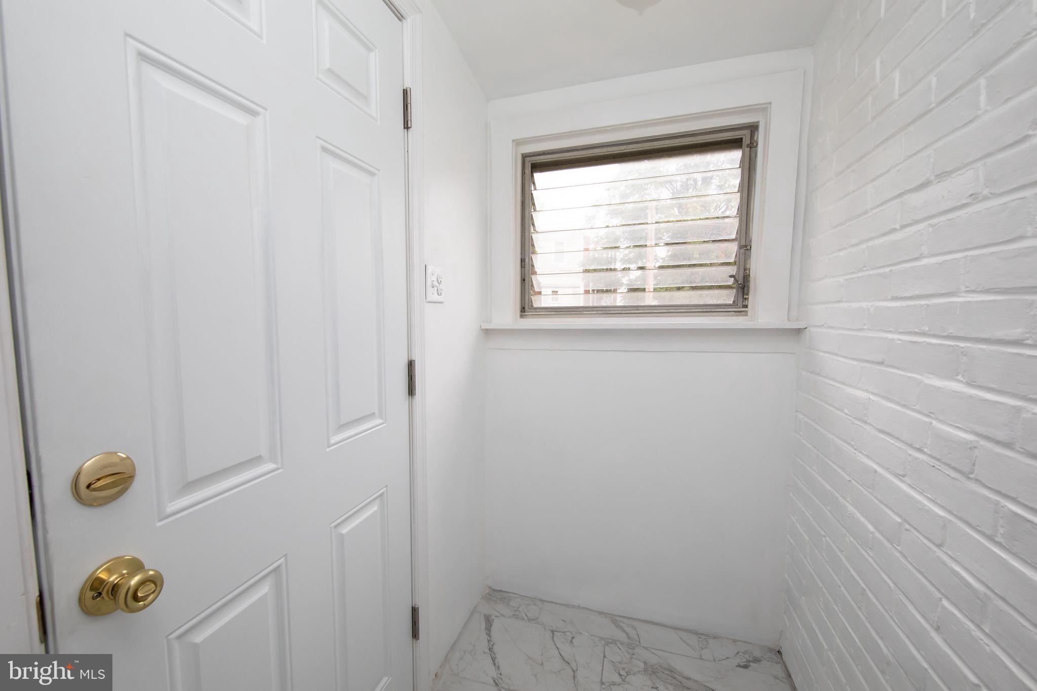 1027 West Tabor Road Philadelphia, PA 19141 - Photo 15 of 31 Mud room