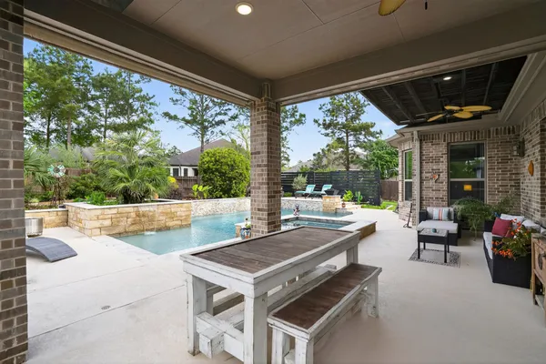 $725,000 | 107 Spider Lily Court, Montgomery, TX 77316