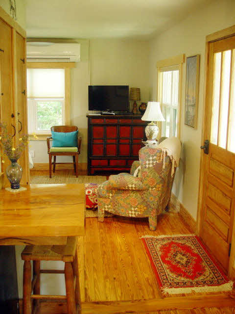 454 Equality Avenue, Unit A Fairhope, AL 36532 - Photo 12 of 16 Entry to living, BR