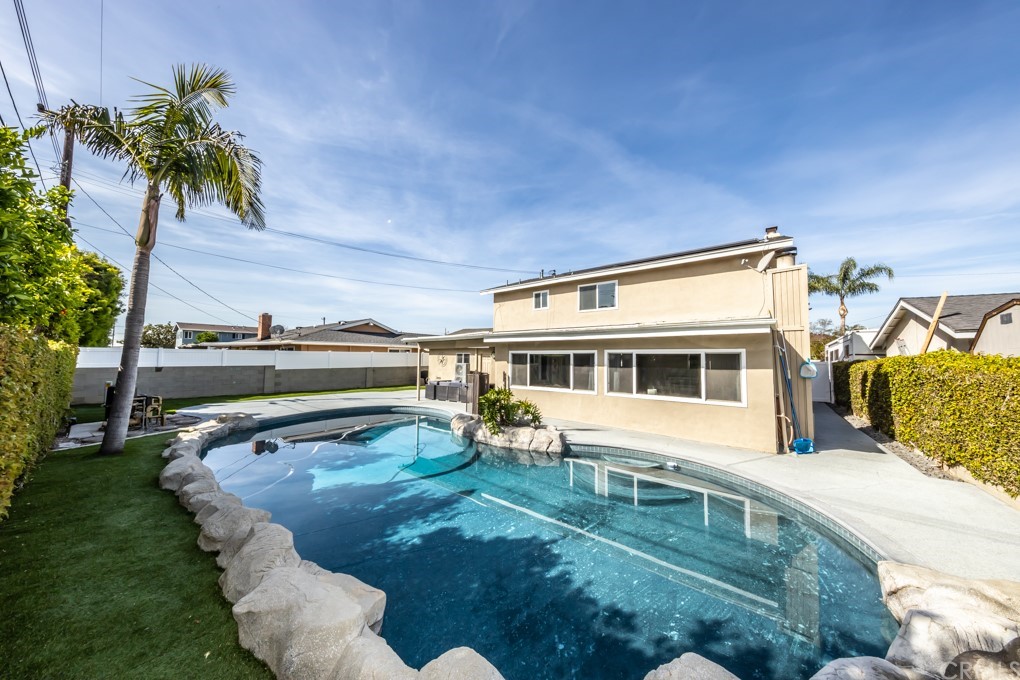 2114 Heloise Way Placentia, CA 92870 - Photo 8 of 61 a backyard of a house with seating space