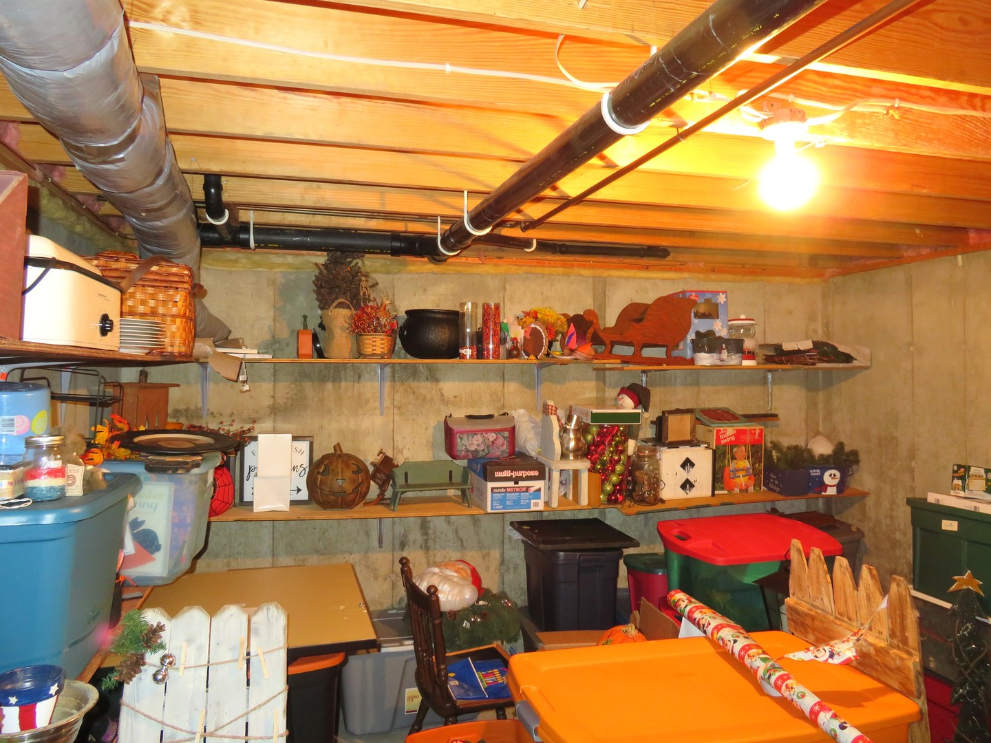 1202 Nelson Road Rock Falls, IL 61071 - Photo 27 of 31 a room with lots of different colored cloths