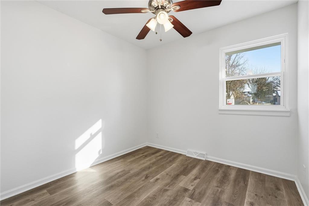 605 Northeast 3rd Street Blue Springs, MO 64014 - Photo 18 of 47