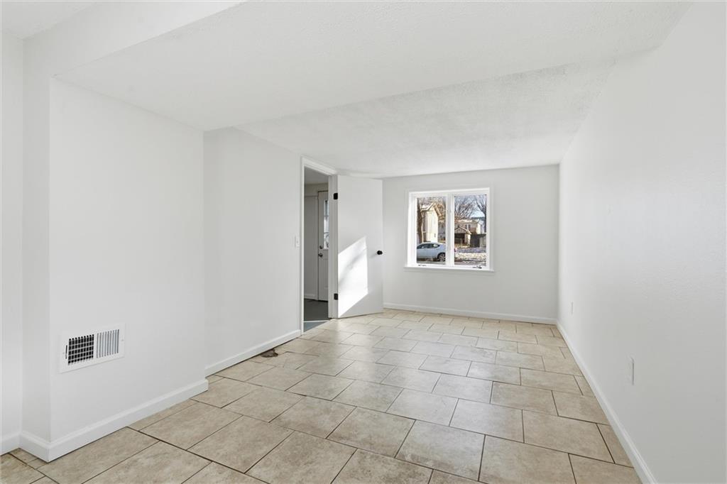 605 Northeast 3rd Street Blue Springs, MO 64014 - Photo 35 of 47