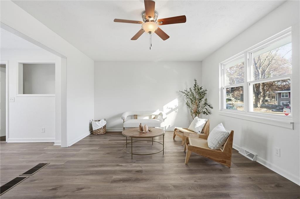 605 Northeast 3rd Street Blue Springs, MO 64014 - Photo 6 of 47