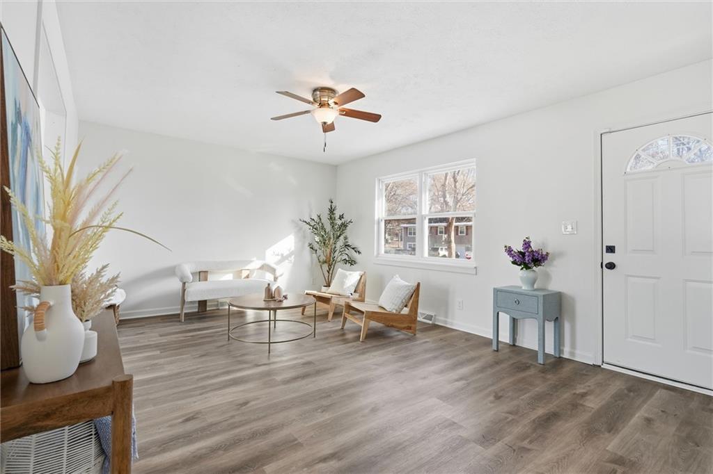 605 Northeast 3rd Street Blue Springs, MO 64014 - Photo 7 of 47