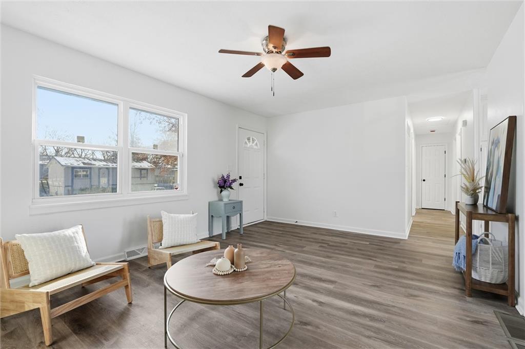 605 Northeast 3rd Street Blue Springs, MO 64014 - Photo 8 of 47