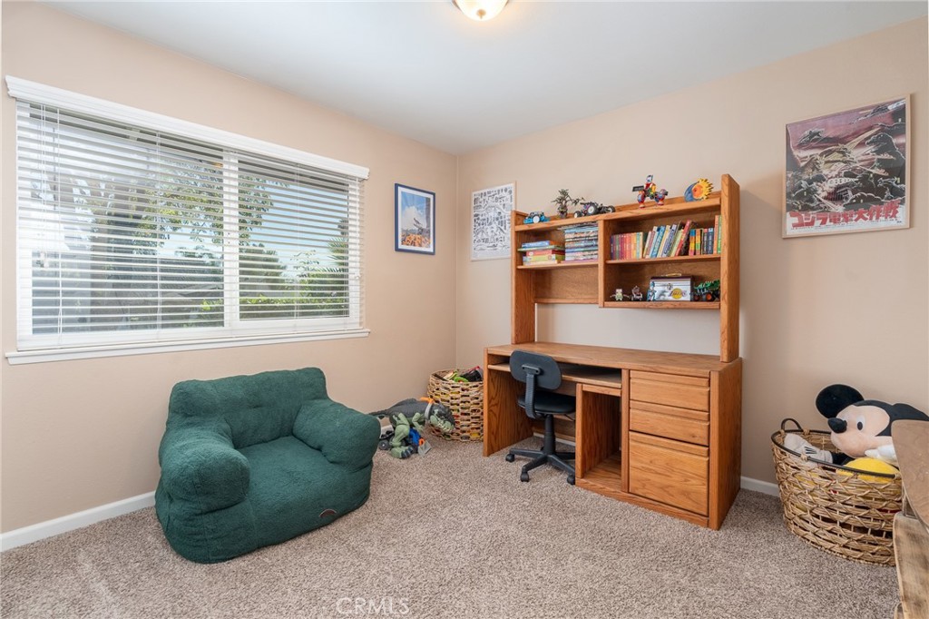 3165 Celeste Drive Riverside, CA 92507 - Photo 23 of 44 a livingroom with a workspace and a window