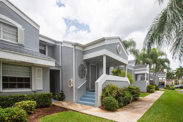 $2,000 | 2018 Southeast 27th Drive, Unit 201C, Homestead, FL 33035
