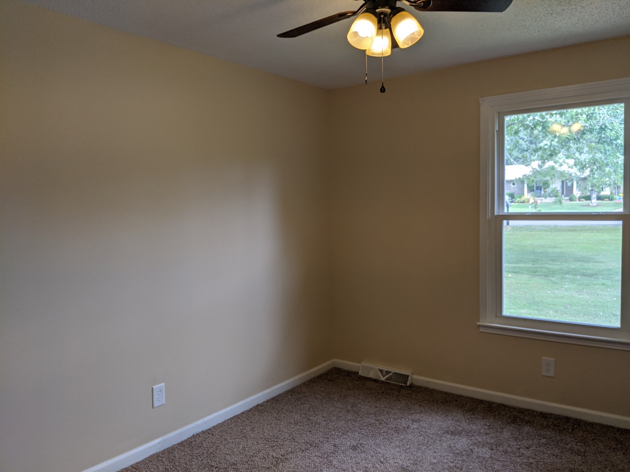 544 Bryan Road Clarksville, TN 37043 - Photo 11 of 14 an empty room with a window