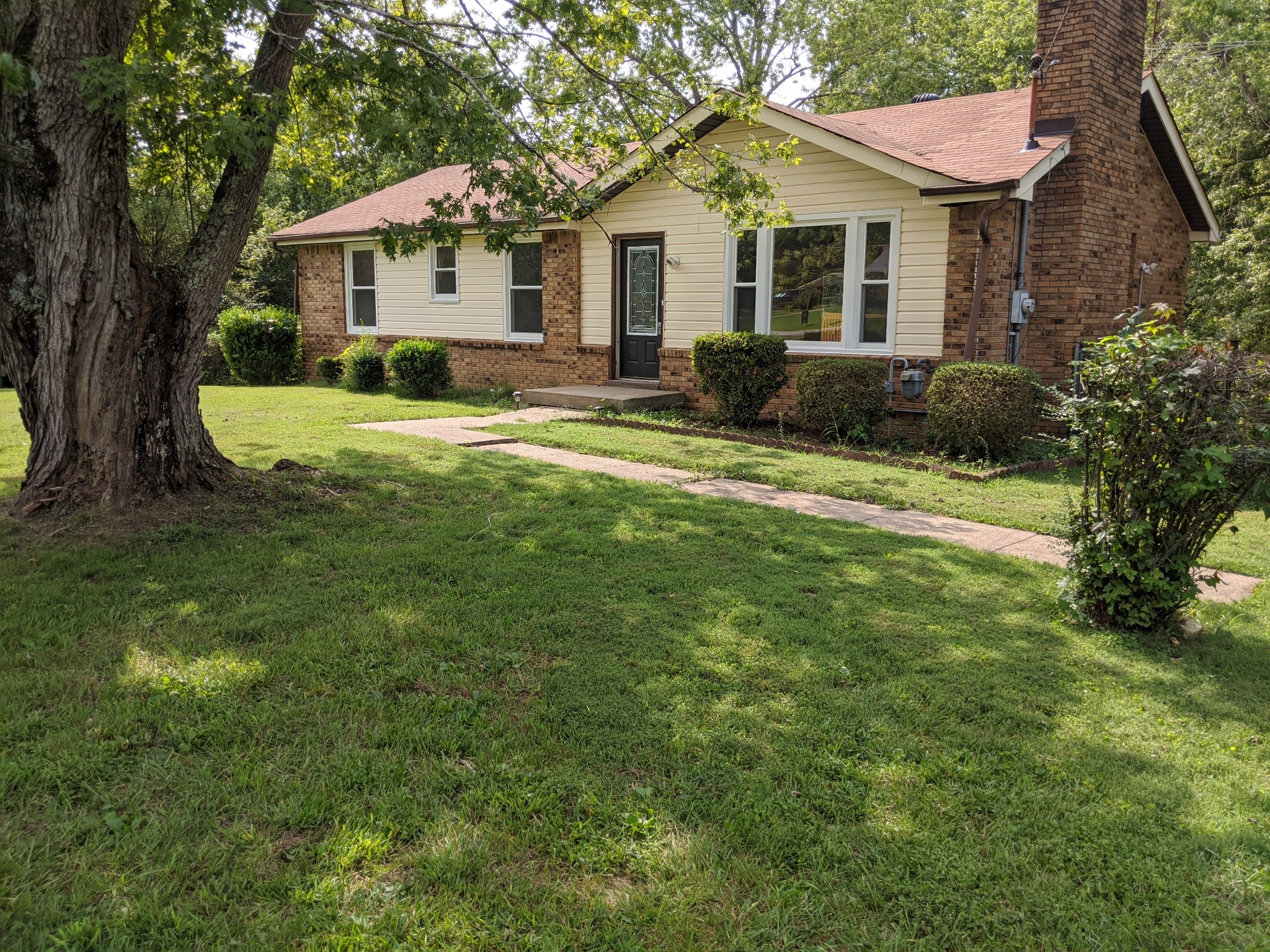 544 Bryan Road Clarksville, TN 37043 - Photo 4 of 14 a view of house with a yard