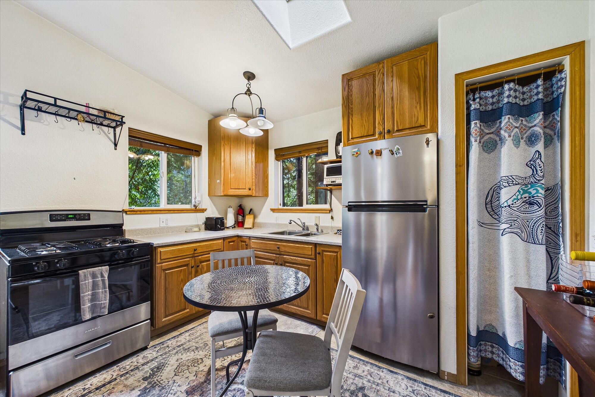 220 Madrone Road Weott, CA 95571 - Photo 13 of 35