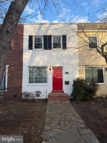 $3,400 | 3765 Mark Drive, Alexandria, VA 22305