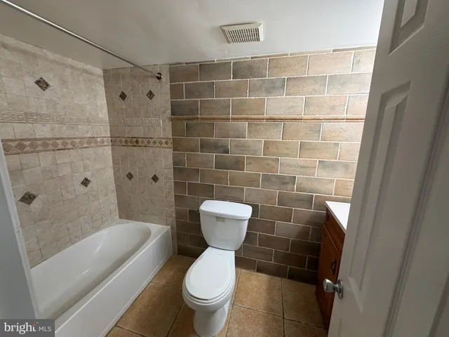 $3,400 | 3765 Mark Drive, Alexandria, VA 22305