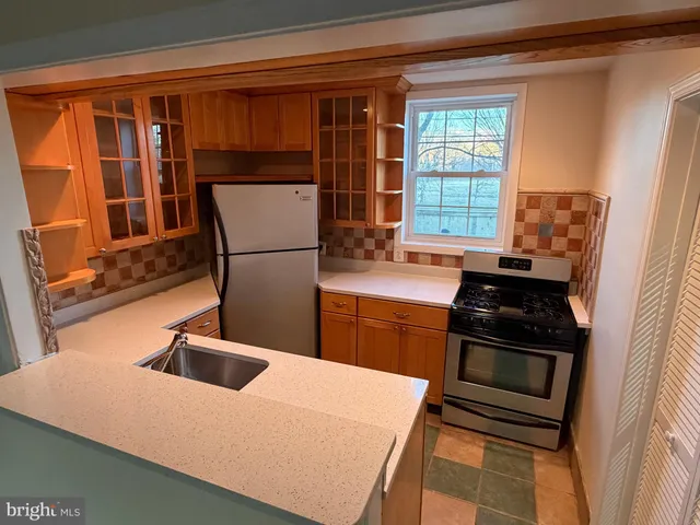 $3,400 | 3765 Mark Drive, Alexandria, VA 22305