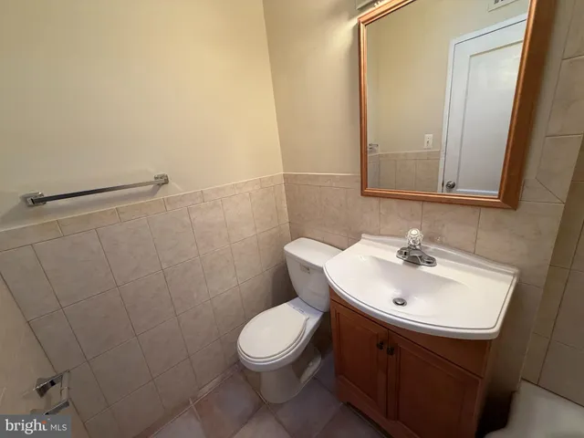 $3,400 | 3765 Mark Drive, Alexandria, VA 22305