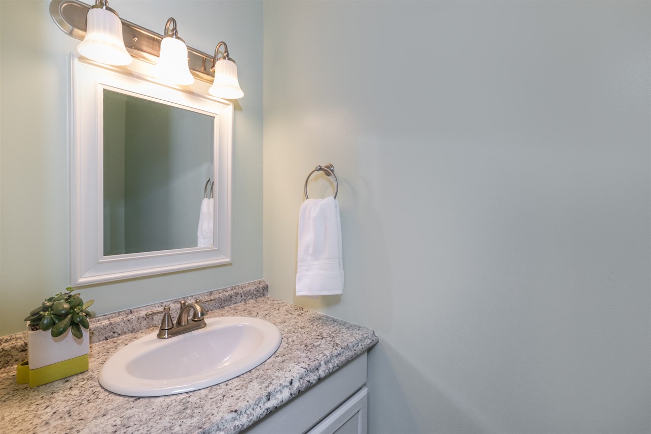 54 Thornhill Road Stratham, NH 03885 - Photo 17 of 33