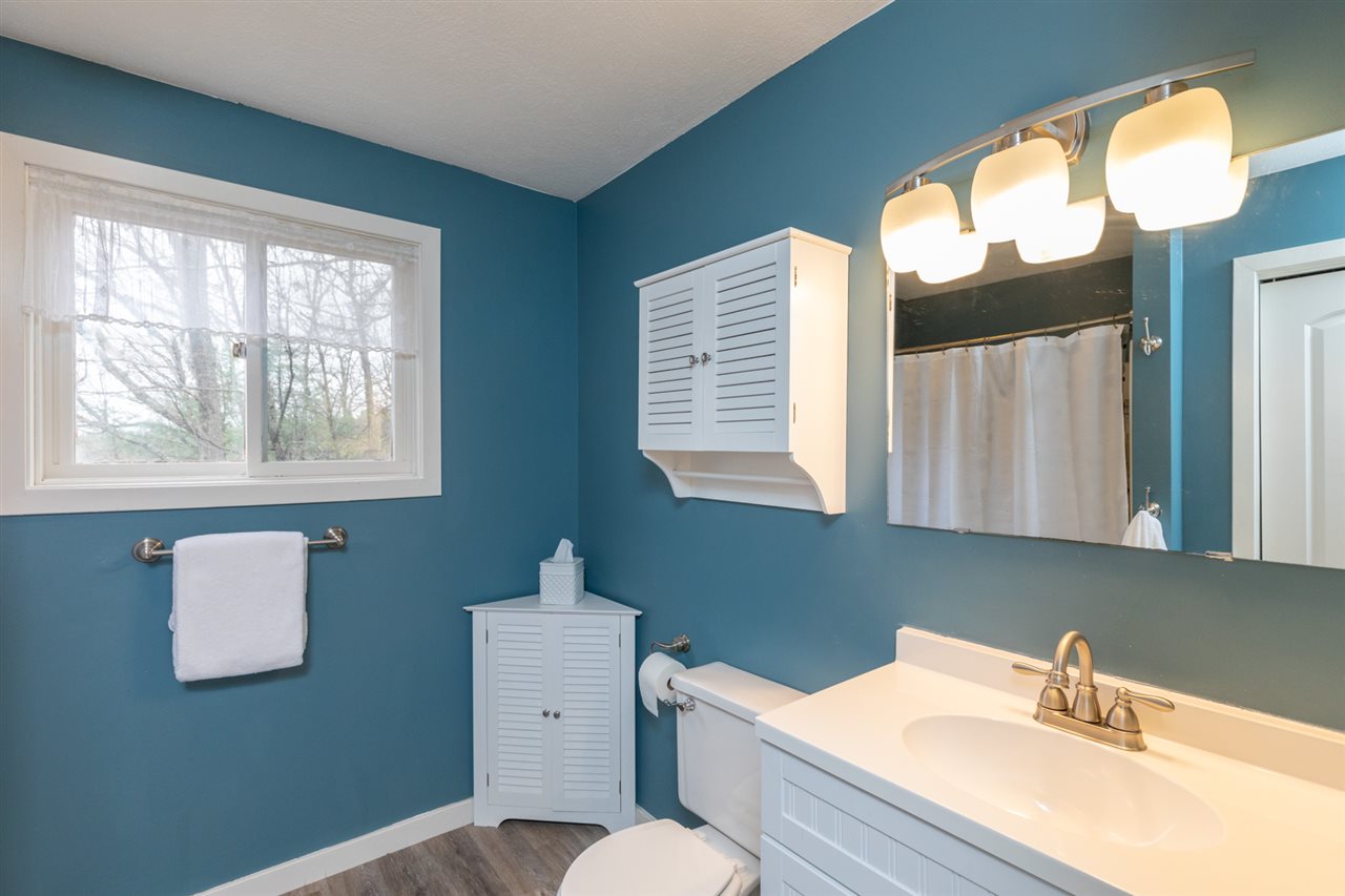 54 Thornhill Road Stratham, NH 03885 - Photo 28 of 33