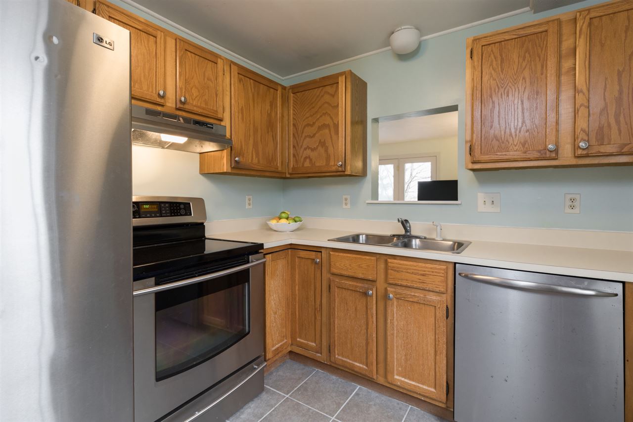 54 Thornhill Road Stratham, NH 03885 - Photo 4 of 33
