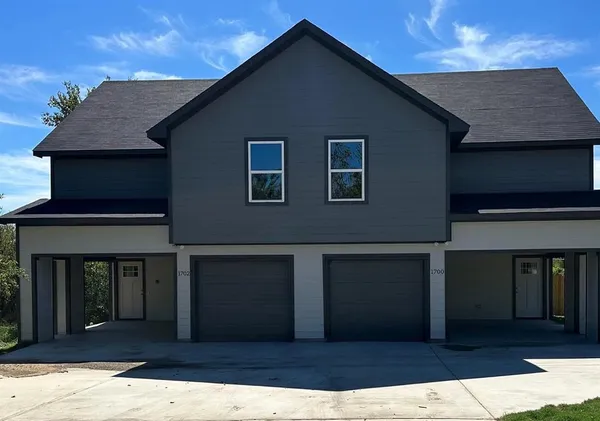 $1,850 | 1700 East Powell Avenue, Fort Worth, TX 76104