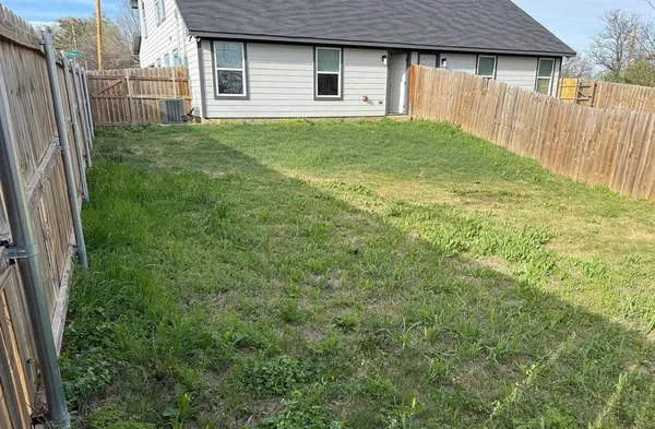 $1,850 | 1700 East Powell Avenue, Fort Worth, TX 76104