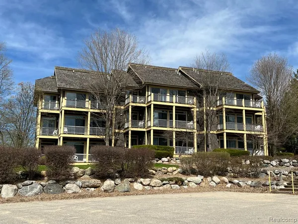 $1,500 | 5678 North Crossover Drive, Unit 2, Bellaire, MI 49615