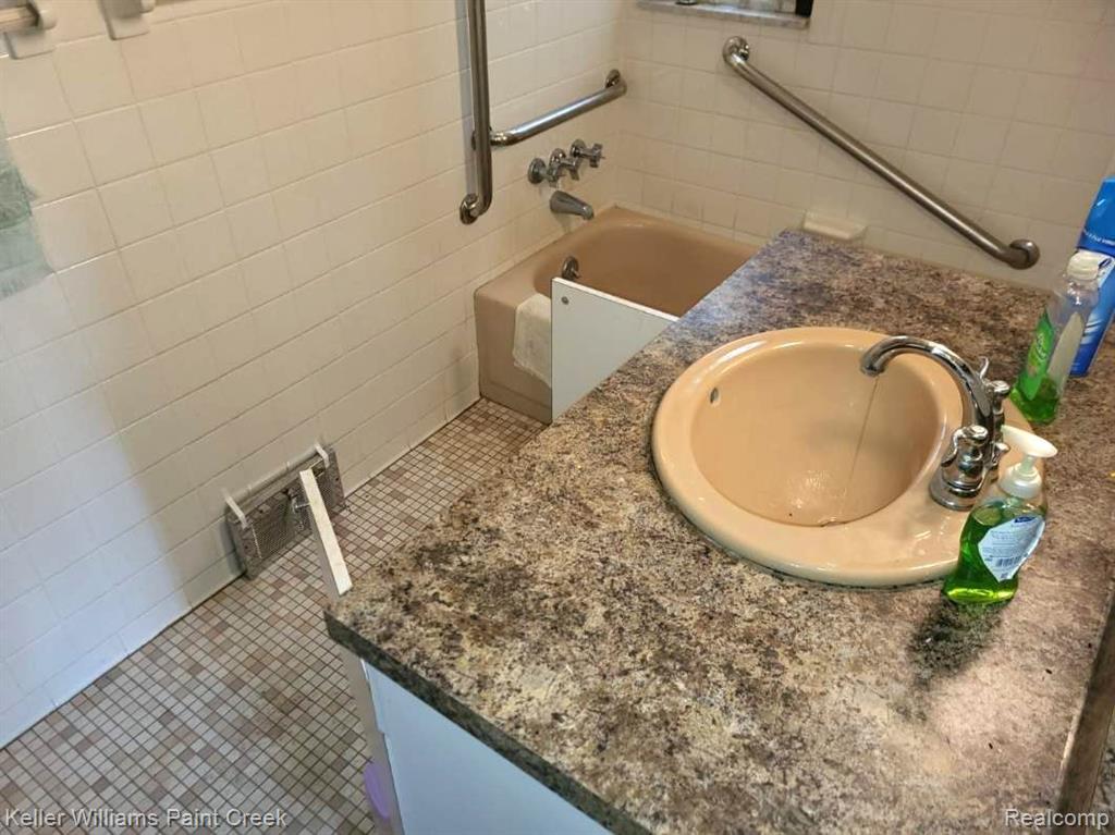 3941 South Ellamae Road Oakland, MI 48363 - Photo 6 of 10 Gallery Image 6