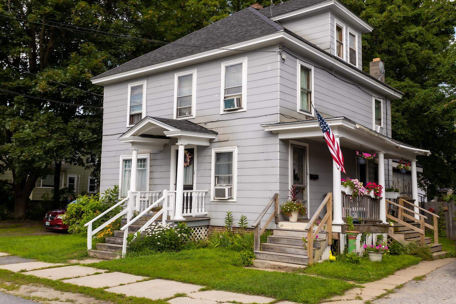 15 Chestnut Street Rochester, NH 03867 - Photo 1 of 34