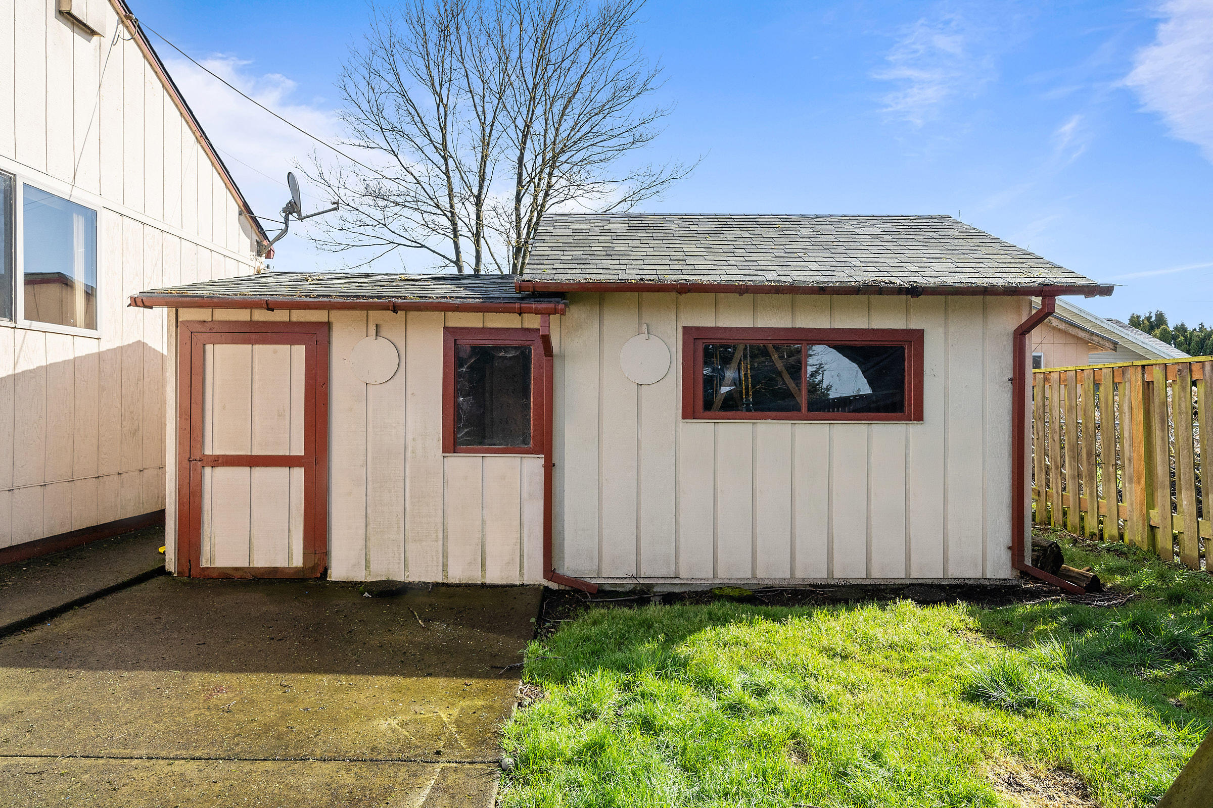 2409 8th Street Tillamook, OR 97141 - Photo 19 of 23 8th_shed