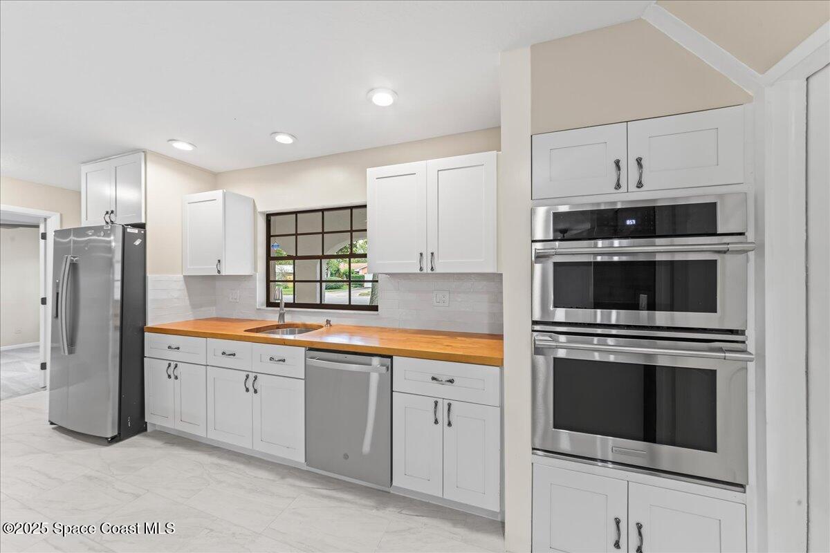 2010 Talloak Road Melbourne, FL 32935 - Photo 4 of 45 a kitchen with stainless steel appliances granite countertop a stove and a refrigerator