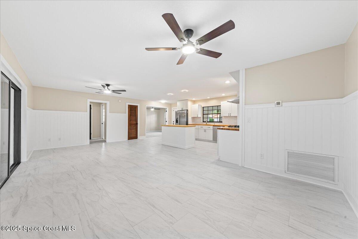 2010 Talloak Road Melbourne, FL 32935 - Photo 7 of 45 a view of a livingroom with a kitchen