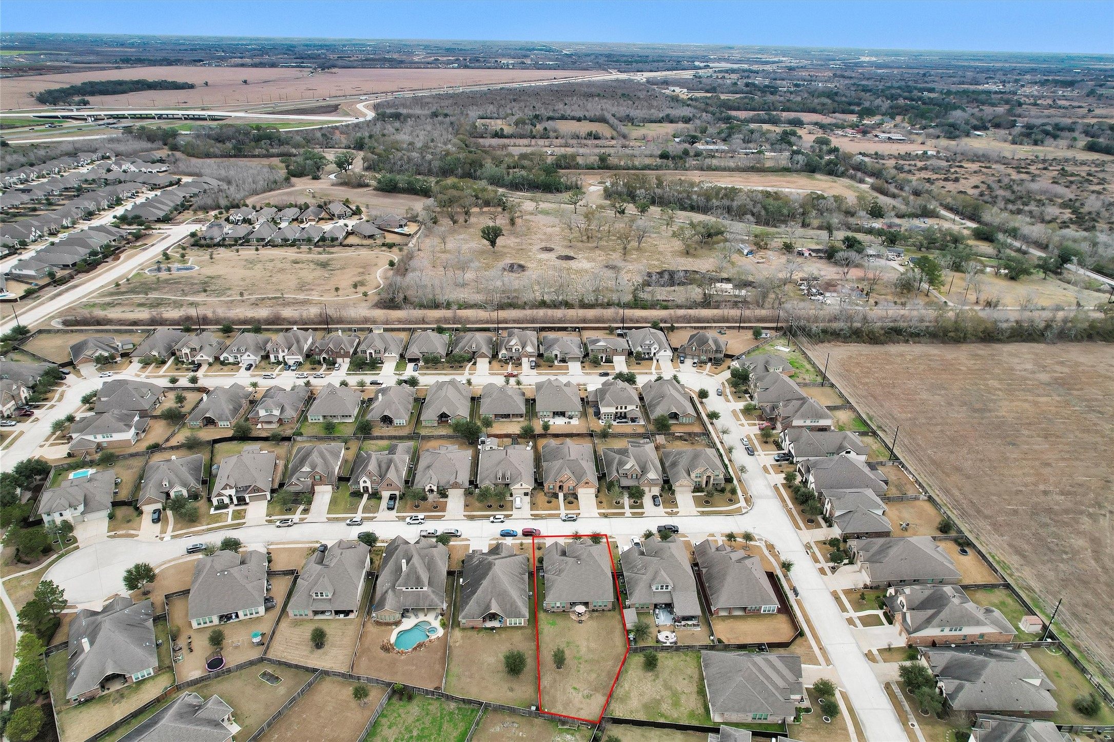 3622 Lister Drive Rosharon, TX 77583 - Photo 36 of 44 an aerial view of a residential building with parking space