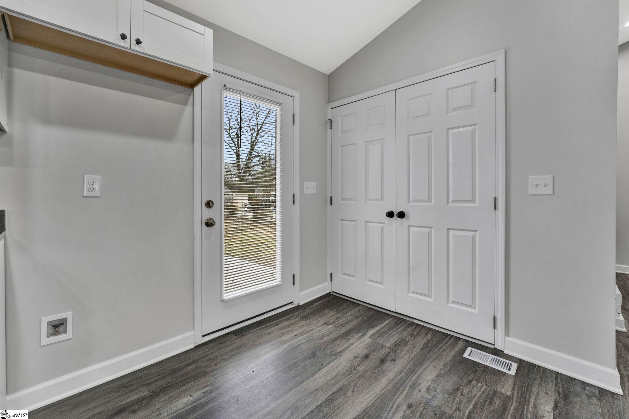 8 Farmington Road Greenville, SC 29605 - Photo 11 of 26