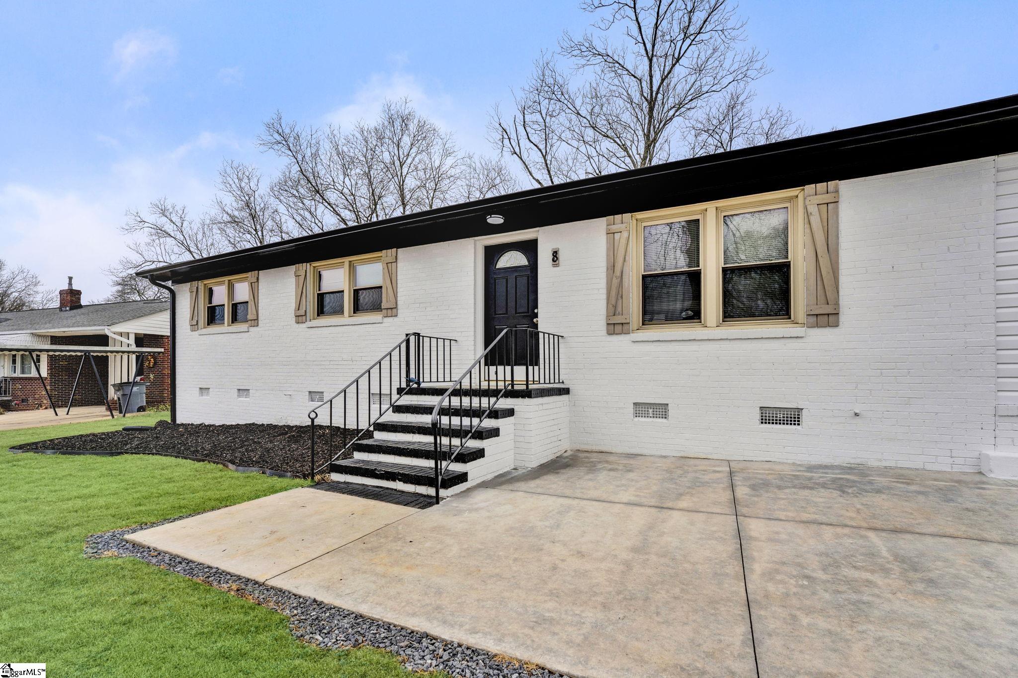 8 Farmington Road Greenville, SC 29605 - Photo 2 of 26