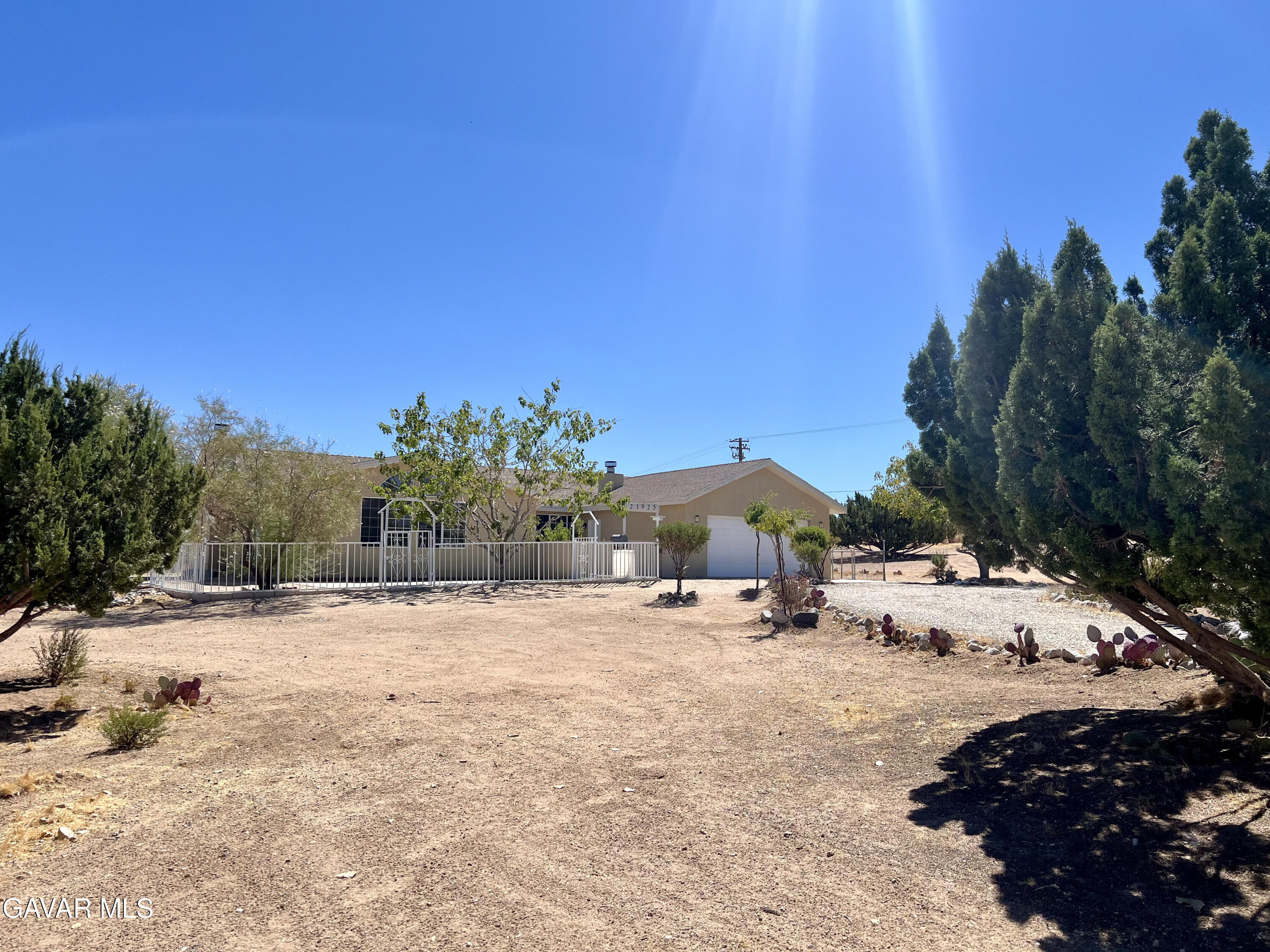 21925 FT Listing Photos-01