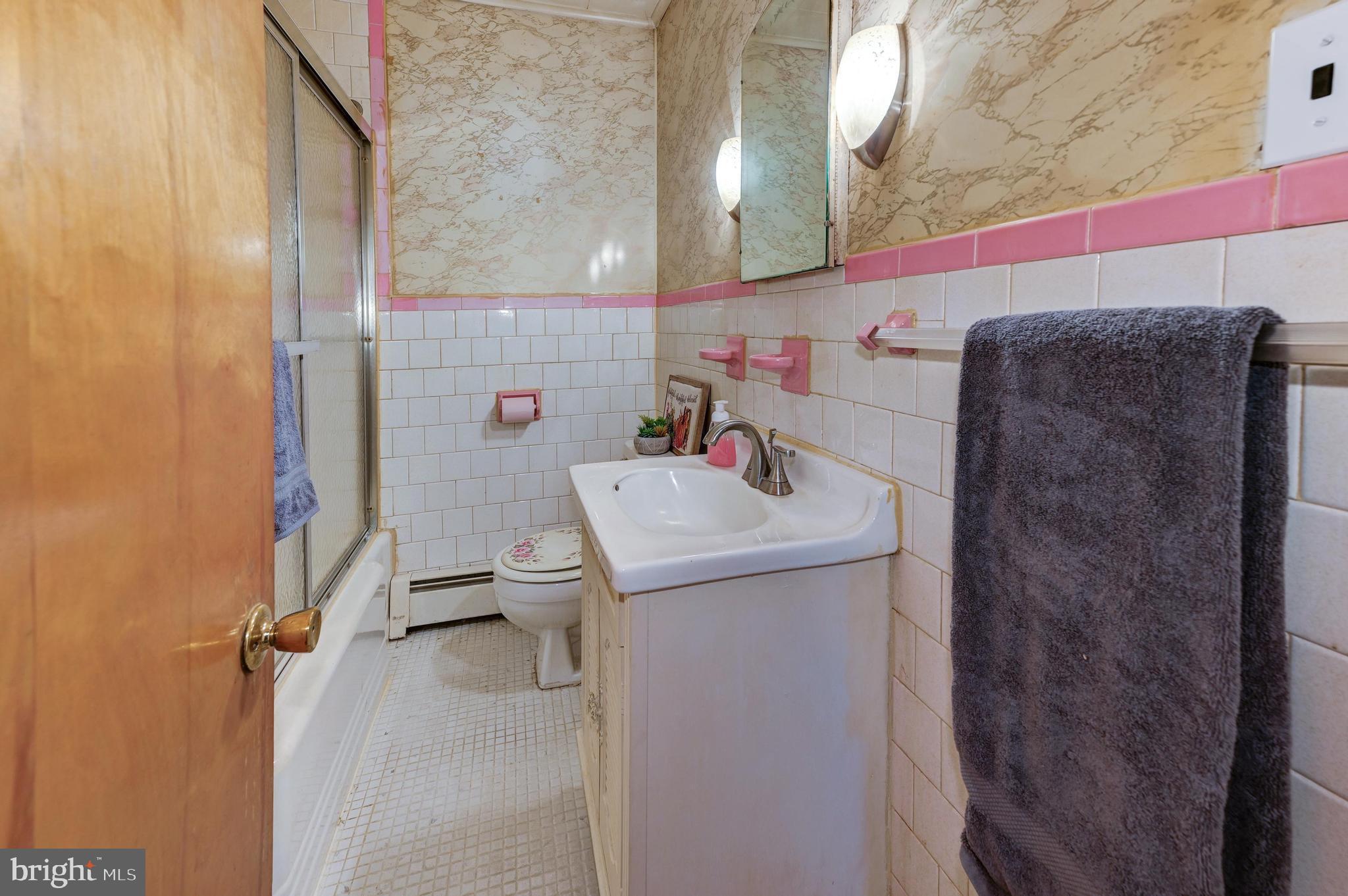402 Line Street Hammonton, NJ 08037 - Photo 11 of 24 Hall bathroom
