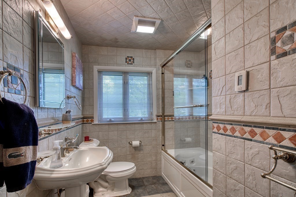 140 Rangeley Road Brookline, MA 02467 - Photo 21 of 33
