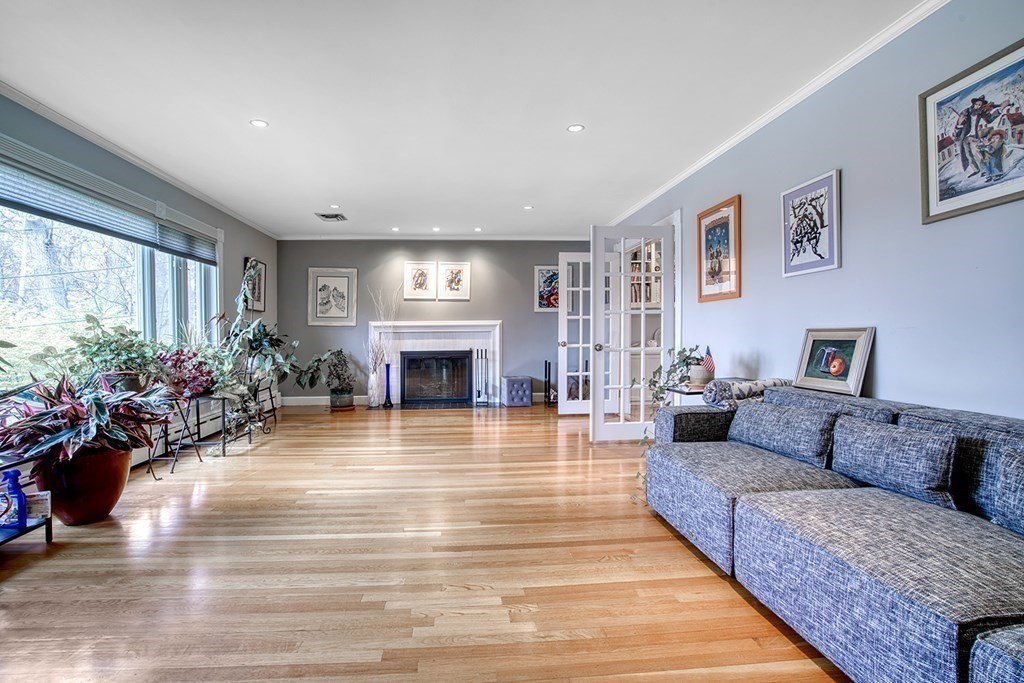 140 Rangeley Road Brookline, MA 02467 - Photo 5 of 33