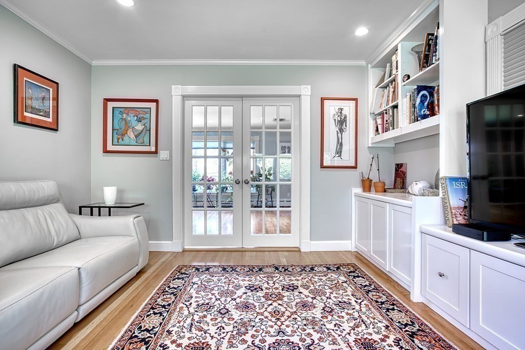 140 Rangeley Road Brookline, MA 02467 - Photo 8 of 33