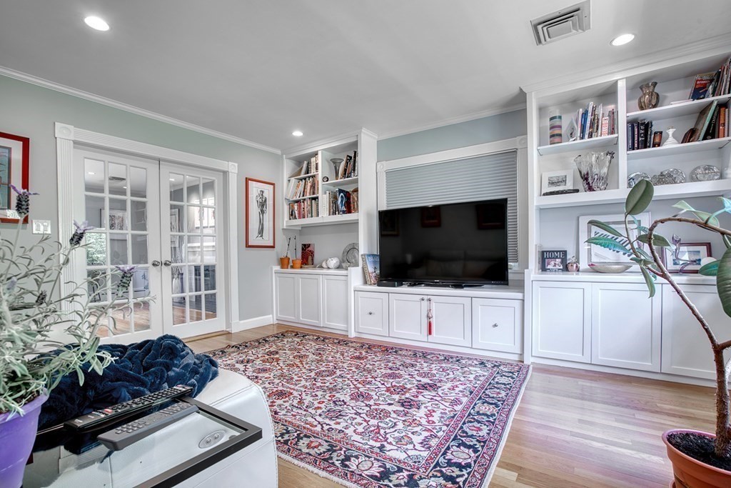140 Rangeley Road Brookline, MA 02467 - Photo 10 of 33