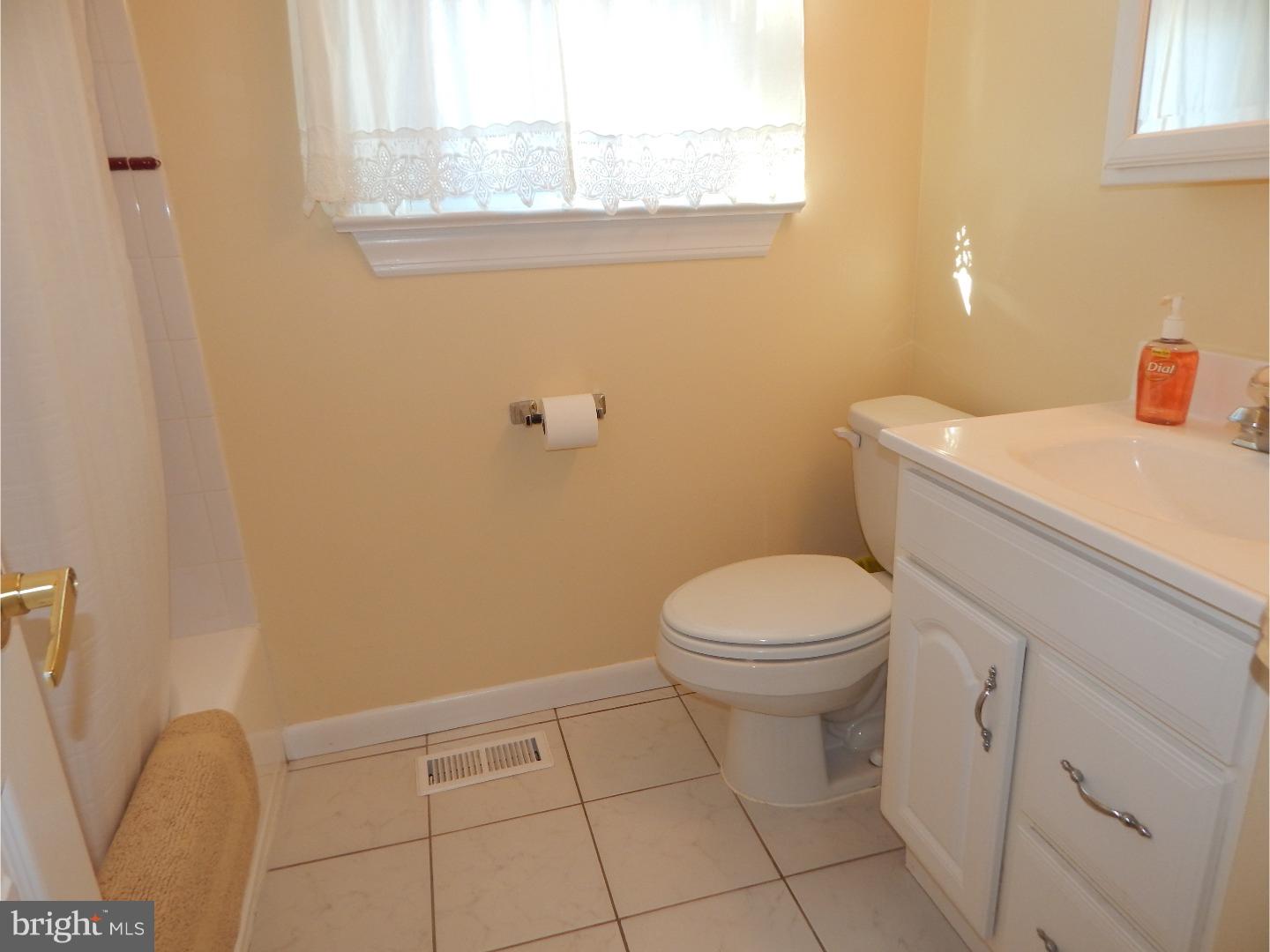 21 Overton Road Hamilton, NJ 08690 - Photo 14 of 18 Bathroom