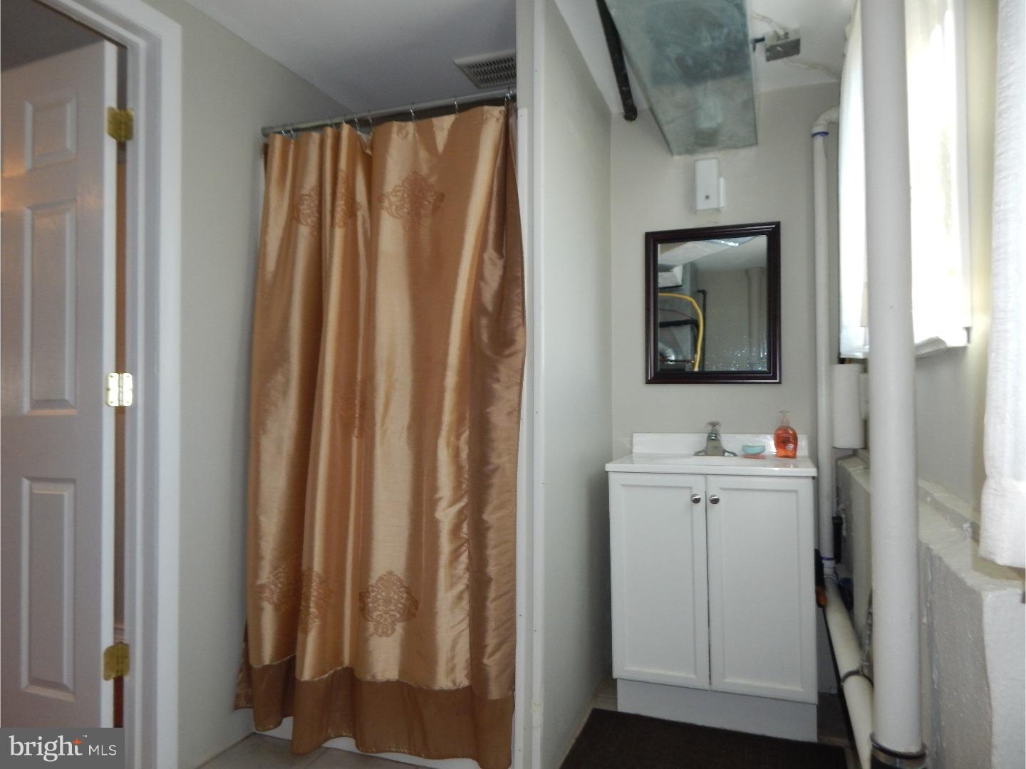 21 Overton Road Hamilton, NJ 08690 - Photo 10 of 18 Bathroom