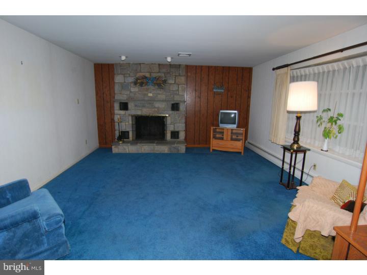 4175 Painted Sky Road Reading, PA 19606 - Photo 2 of 18 Living Room