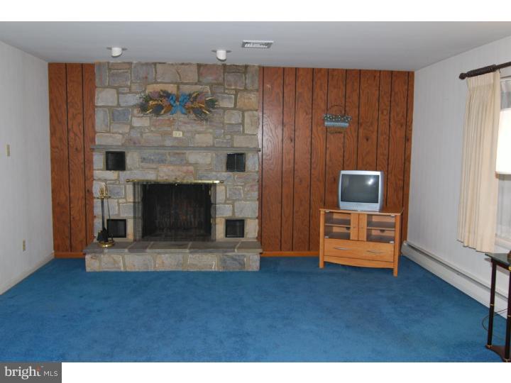 4175 Painted Sky Road Reading, PA 19606 - Photo 3 of 18 Living Room