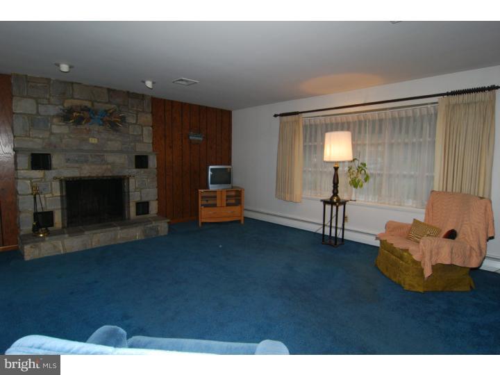 4175 Painted Sky Road Reading, PA 19606 - Photo 4 of 18 Living Room
