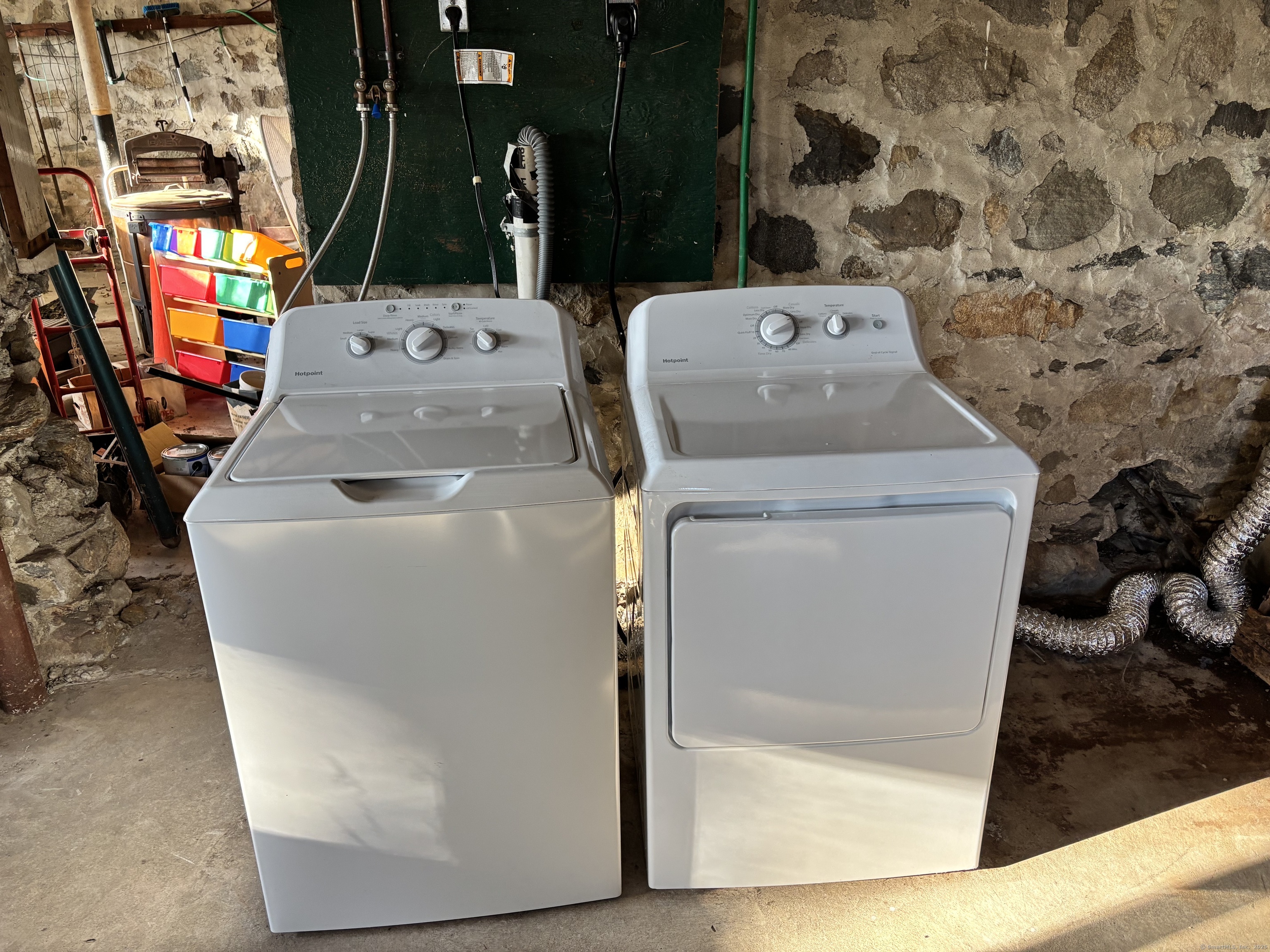 65 B Cross Highway Redding, CT 06896 - Photo 22 of 25 a utility room with dryer and washer